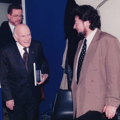 Emmanuel_Koch_rencontrant_Yéhudi_Ménuhin_sur_le_plateau_de___Noms_de_dieux_